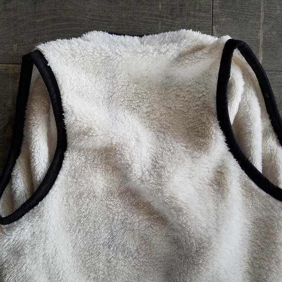 ☀️3/$25 Faux Fur Warm Ivory Black Vest Cardigan - Picture 3 of 6